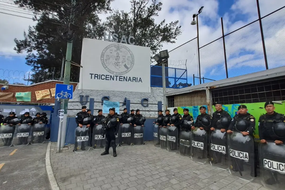 Presencia de agentes de PNC y fiscales del MP en ingreso de la Usac., Omar Solís/Emisoras Unidas