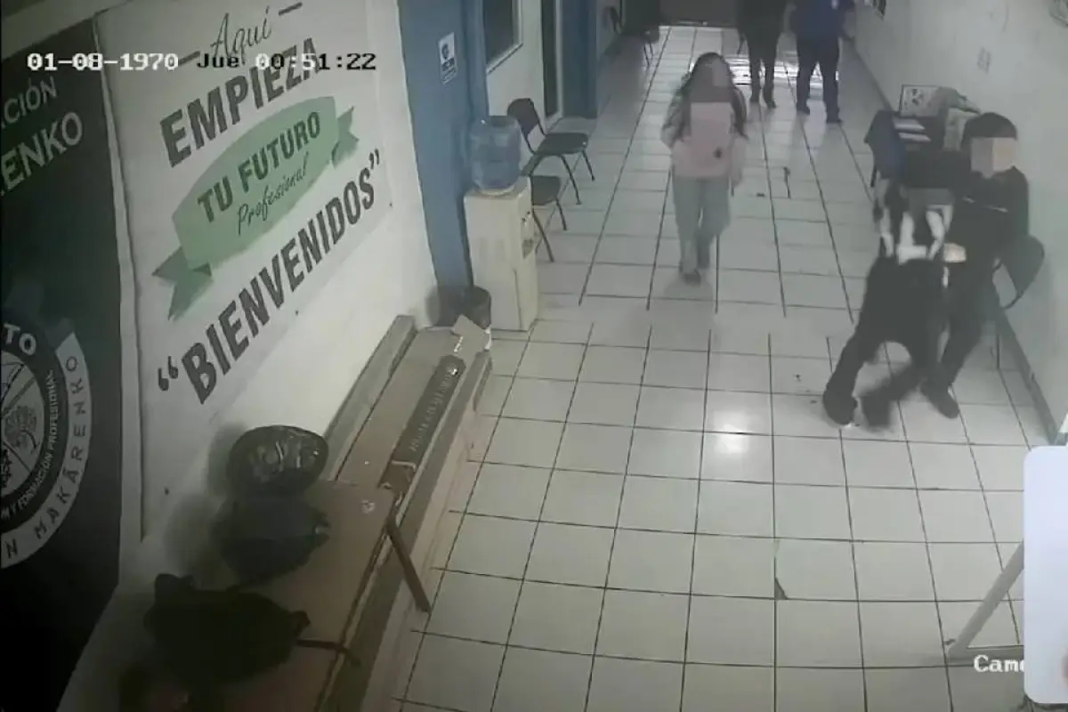 Estudiantes desarmaron y detuvieron al adolescente que mató a dos maestras en preparatoria de Michoacán., Captura de pantalla