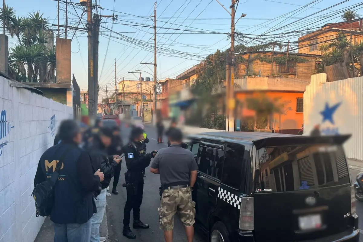 Operativo de identificación de motoristas y pilotos de taxis "pirata" en Mixco., Ministerio Público