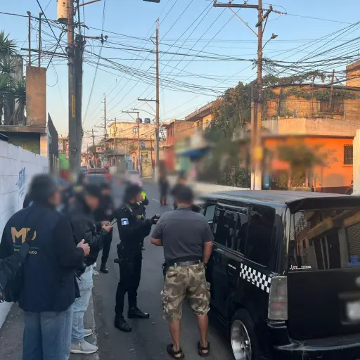 Operativo de identificación de motoristas y pilotos de taxis 