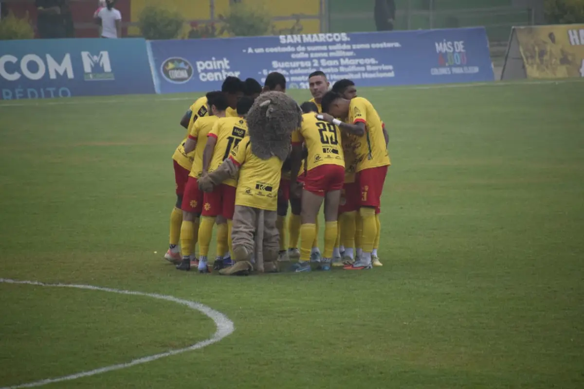 Jugadores de Marquense previo al partido ante Xelajú MC por los cuartos de final . EU San Marcos
