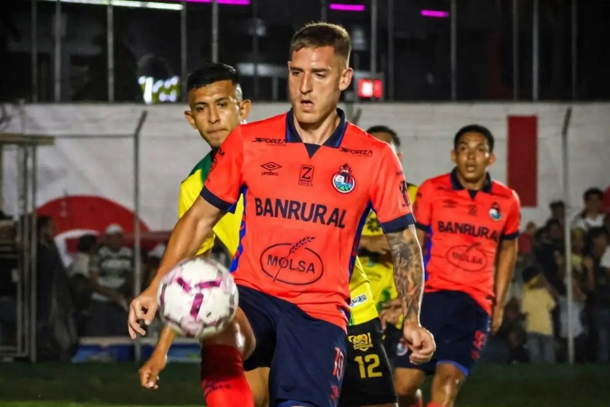 Acción de juego del Guastatoya vs. Municipal 