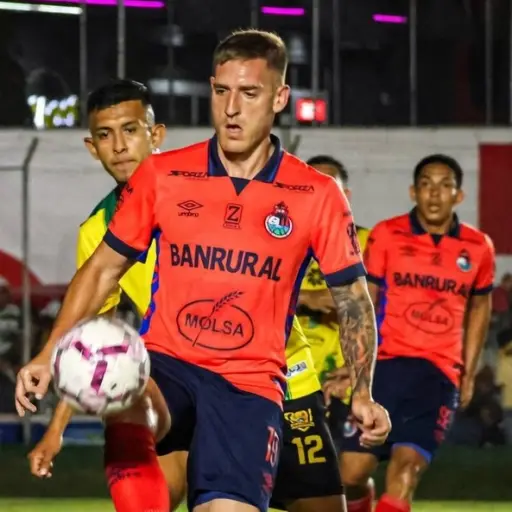 Acción de juego del Guastatoya vs. Municipal 