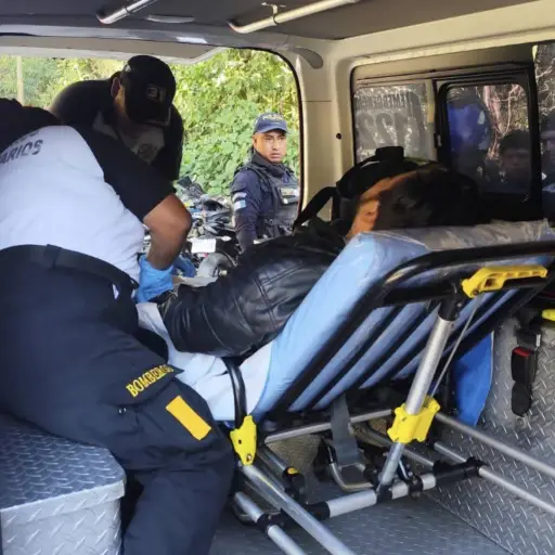 Hombre resulta herido de bala tras intento de robo de motocicleta en Villa Nueva ,PMT de Villa Nueva. 
