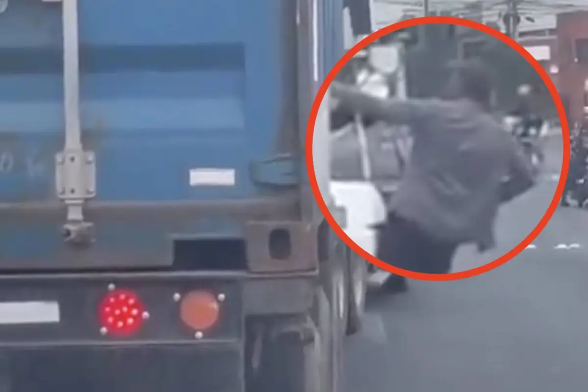 Conductor armado en San José Pinula. , Captura de pantalla video de X.