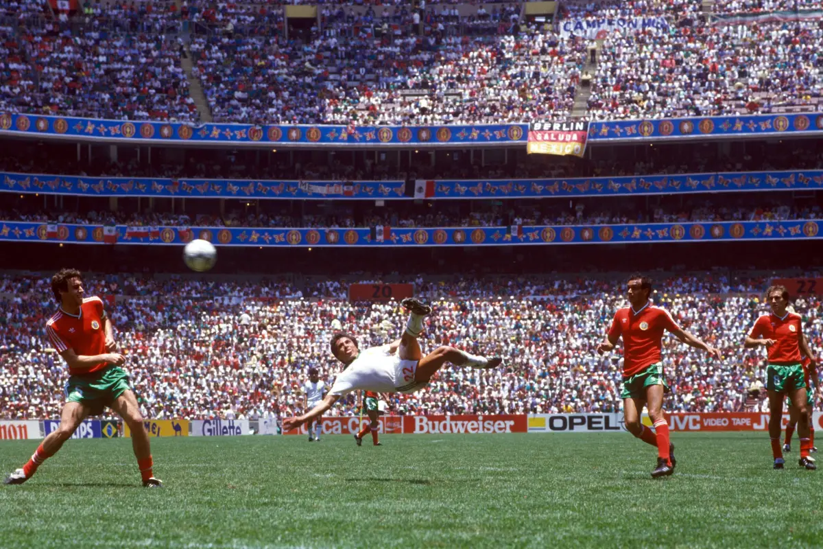 El recuerdo del gol de Manuel Negrete en el Mundial de 1986 sigue vivo como una de las imágenes más icónicas en la historia del fútbol - FIFA