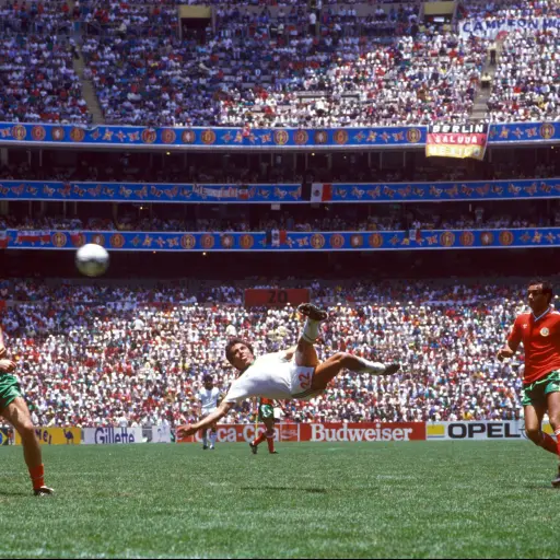 El recuerdo del gol de Manuel Negrete en el Mundial de 1986 sigue vivo como una de las imágenes más icónicas en la historia del fútbol - FIFA