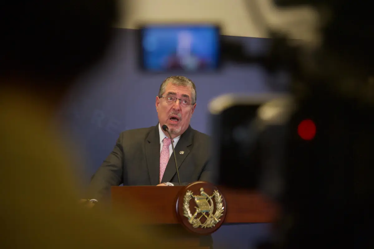El presidente Bernardo Arévalo durante la conferencia de prensa "La Ronda", el lunes 27 de abril de 2026., Omar Solís/Emisoras Unidas