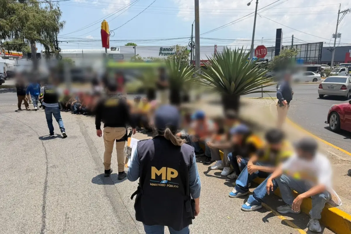 Un total de 33 supuestos cuidadores de vehículos fueron identificados en la zona 13., Ministerio Público