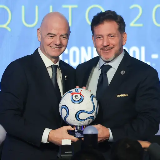 La Conmebol le pide a Infantino que acepte una nueva candidatura para presidir la FIFA 