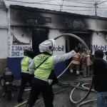 Incendio en aceitera en zona 1 cobra la vida de una mujer y sus tres perritost