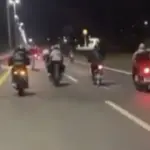 Motorista graba la tragedia en plena rodada. ,Captura de pantalla video de X.