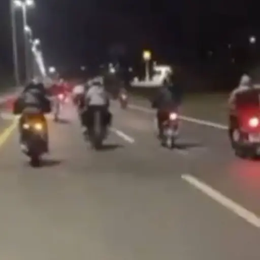 Motorista graba la tragedia en plena rodada. ,Captura de pantalla video de X.