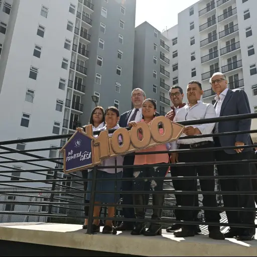 Entrega de la vivienda número 1000 del programa 