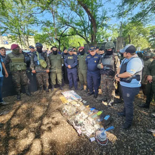 Los ilícitos fueron presentados ante la prensa, tras las acciones dentro de Renovación 1 ,Ejército de Guatemala.