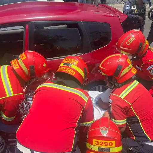 Atacan a conductor en calzada Roosevelt.  ,Bomberos Municipales.