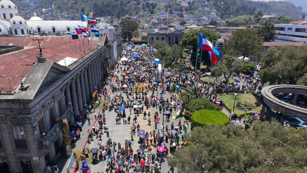 Festival Entre Pétalos | Wilber Coyoy