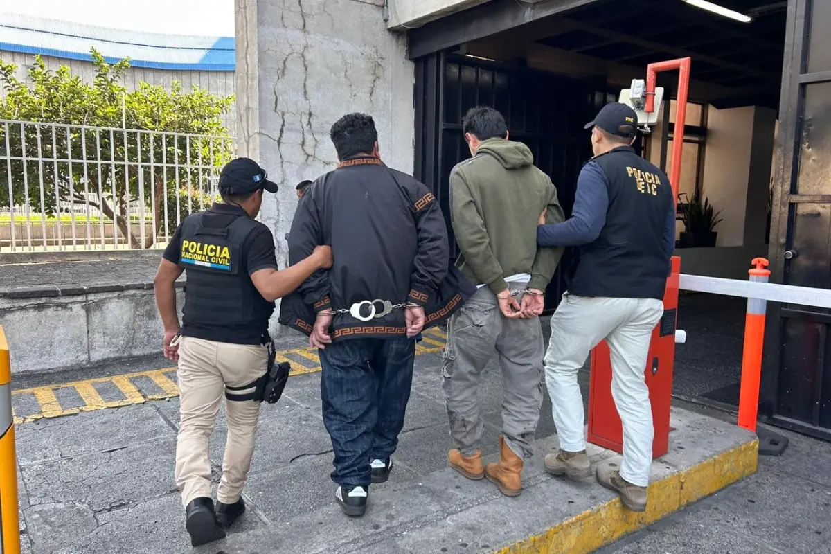 Capturan a retornados requeridos por asesinato, conspiración y violencia., PNC.