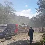 Fotografía tomada a través de rastreo de redes que muestra vehículos afectados tras un atentado terrorista que destruyó este sábado un tramo de la Vía Panamericana, carretera del suroeste de Colombia, sin que se haya informado inicialmente de muerto , EFE/ Rastreo de Redes