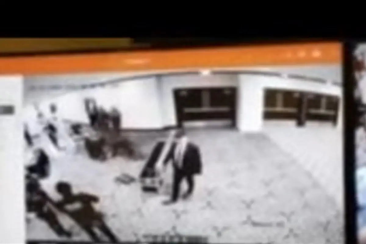 Trump compartió imágenes del supuesto agresor ingresando de manera violenta,, Redes sociales 