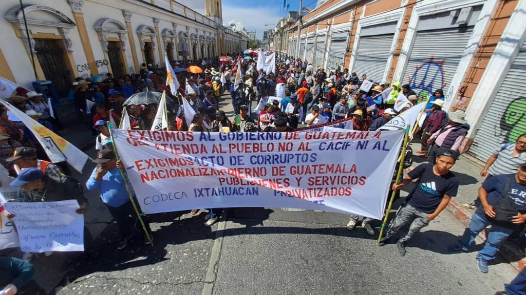 Manifestación de organizaciones sociales y estudiantiles en la capital | Omar Solís/EU