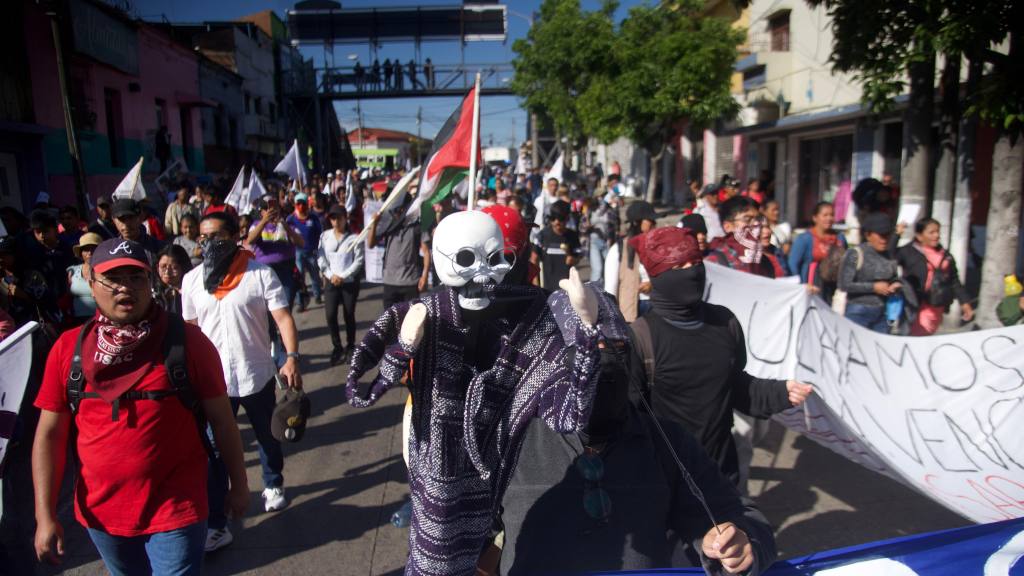 Manifestación de organizaciones sociales y estudiantiles en la capital | Omar Solís/EU