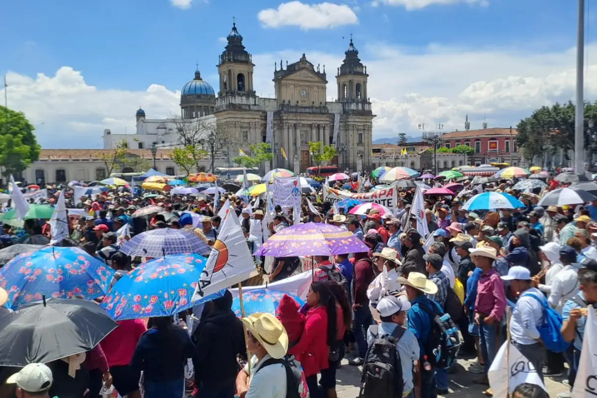 Personas participan durante una protesta para exigir al presidente Bernardo Arévalo la designación de un fiscal general independiente y el fin de la impunidad en el país, este miércoles 22 de abril, en Ciudad de Guatemala., Omar Solís/Emisoras Unidas