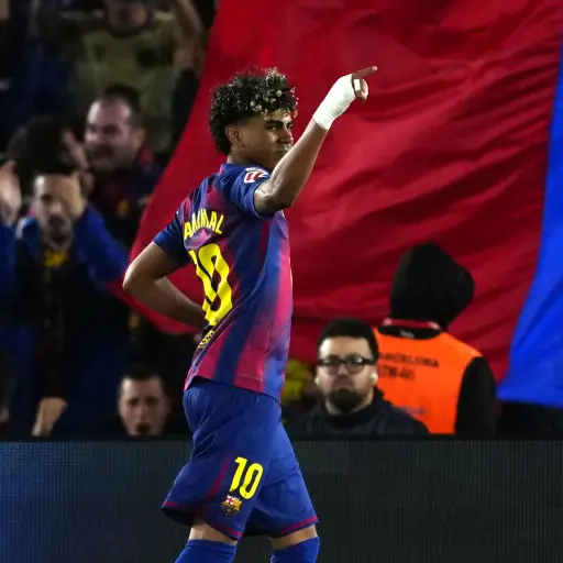 Lamine Yamal celebrando su gol, antes de la lesión 