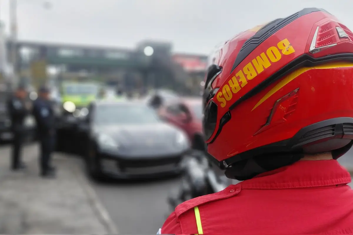 Bomberos auxiliaron a los ocupantes del vehículo., Foto Bomberos Municipales