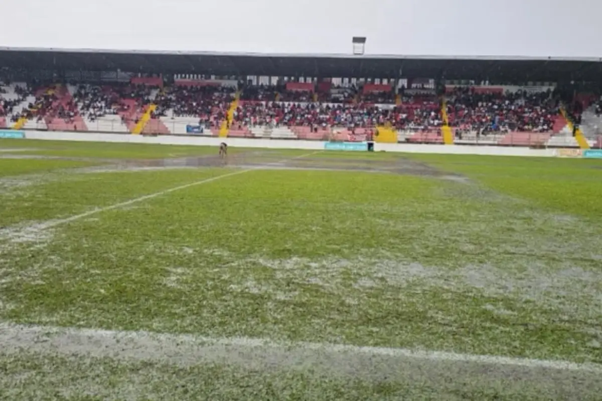 Así se veía el estadio Israel Barrios tras la fuerte lluvia de este día 
