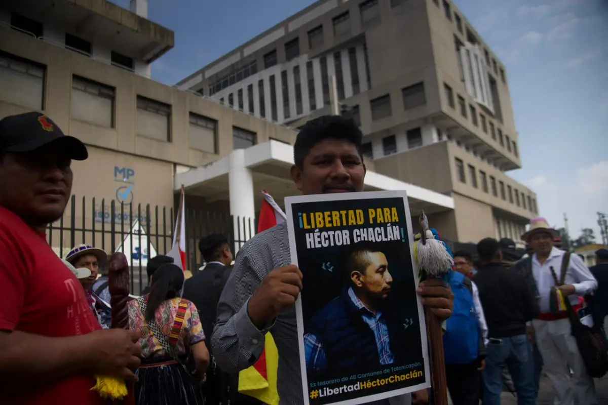 Pueblos indígenas realizan manifestación en alrededores del Ministerio Público para exigir la liberación de Luis Pacheco y Héctor Chaclán., Omar Solís/Emisoras Unidas