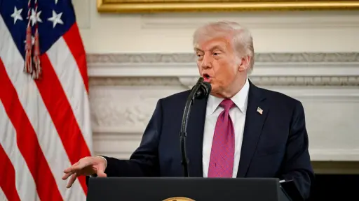 Trump firma acuerdo bipartidista y pone fin al cierre parcial del Seguridad Nacional