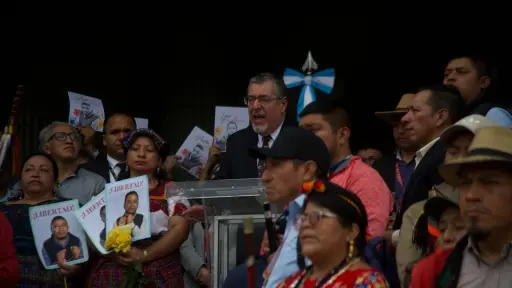 El presidente Bernardo Arévalo emitió un pronunciamiento junto con los integrantes de los 48 Cantones de Totonicapán que exigen la liberación de los exlíderes indígenas Luis Pacheco y Héctor Chaclan. ,Omar Solís/Emisoras Unidas