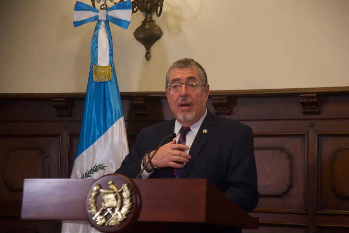 El presidente Bernardo Arévalo durante la conferencia de prensa "La Ronda", el lunes 20 de abril de 2026., Omar Solís/Emisoras Unidas