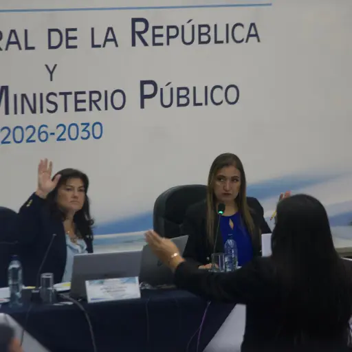 Reunión de la comisión de postulación para elección de fiscal general el lunes, 20 de abril de 2026, donde se realiza la votación para integrar la nómina de aspirantes que será enviada al presidente Bernardo Arévalo. ,Omar Solís/Emisoras Unidas