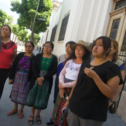 La Alianza de Mujeres y Mujeres Indígenas (AMMI) en conferencia de prensa que se realiza en las afueras de Casa Presidencial. ,Omar Solís/Emisoras Unidas