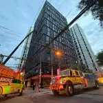 Bomberos controlaron el incendio en los niveles superiores del edificio. ,Foto Bomberos Municipales