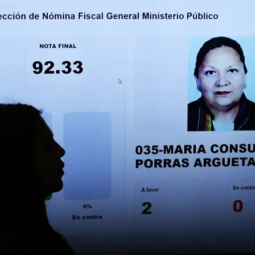 Consuelo Porras Argueta durante la revisión de los expedientes de los candidatos a fiscal general de la República ,Foto EFE