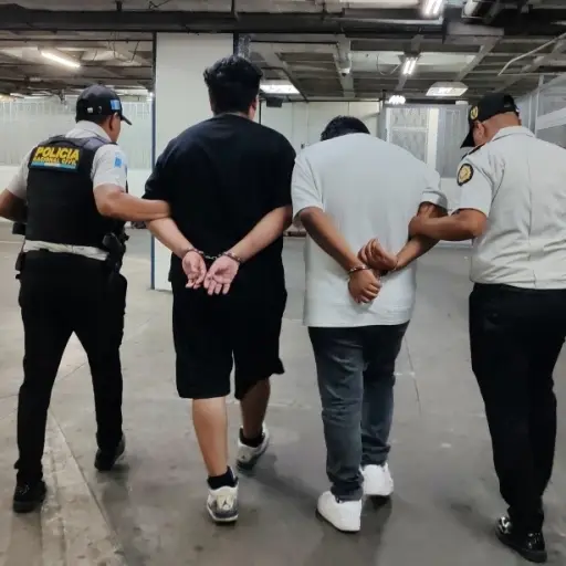 Los presuntos asaltantes detenidos en la zona 11. ,PNC