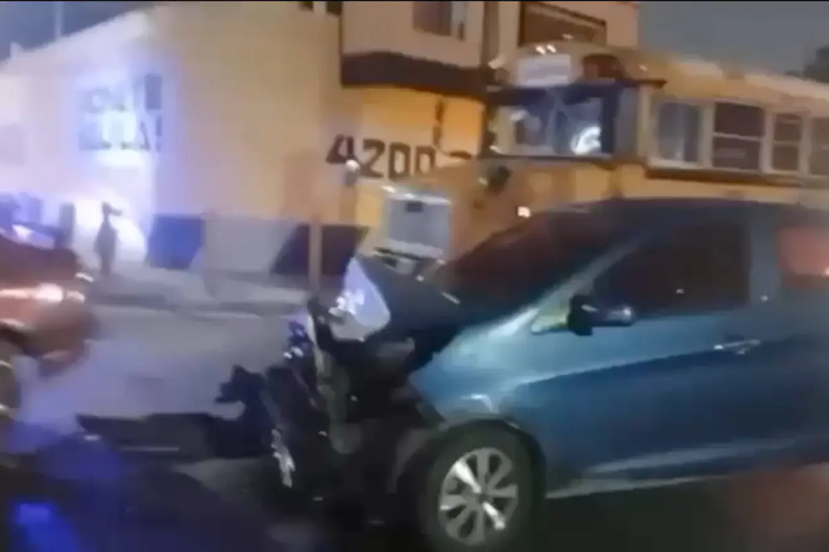 Uno de los vehículos colisionados en Villa Nueva., PMT