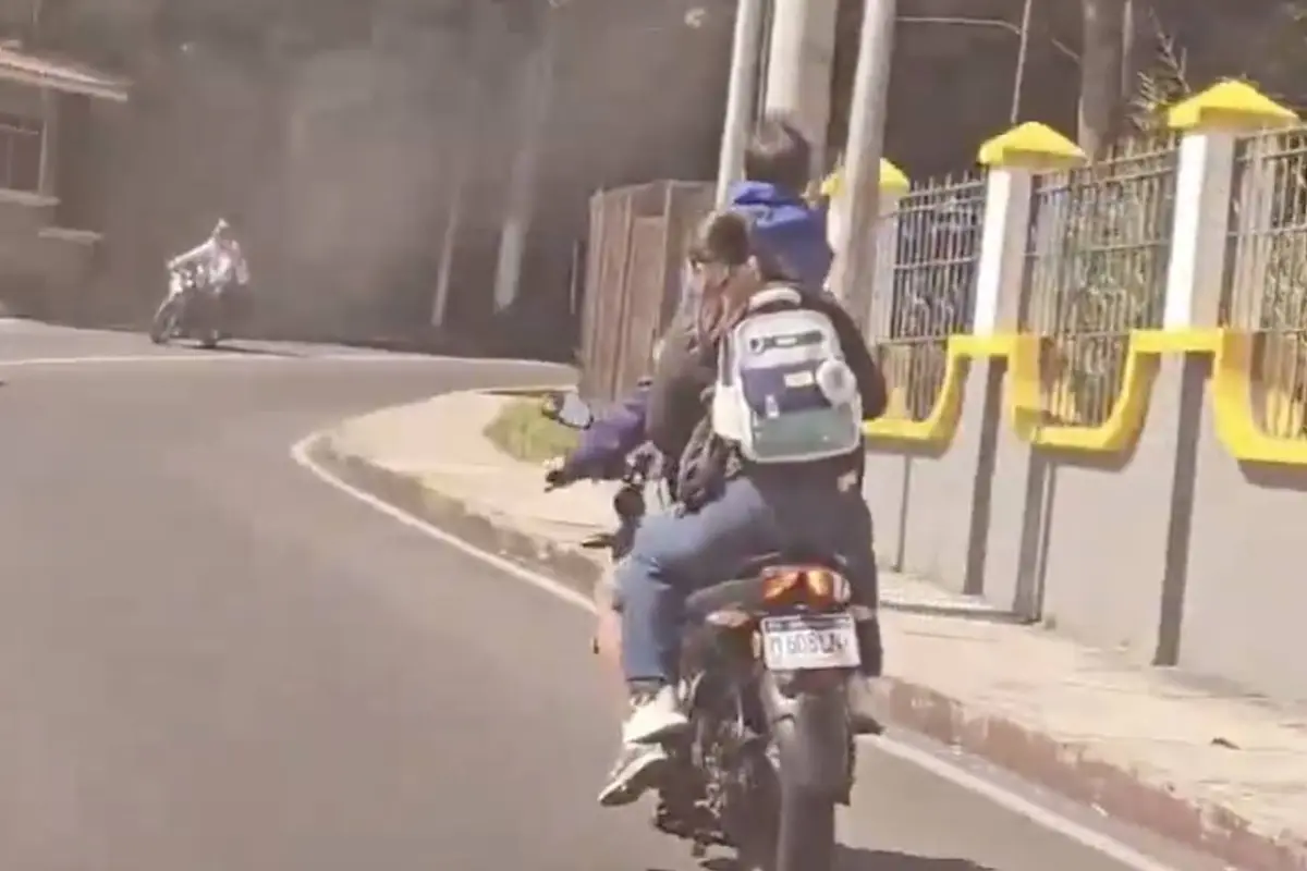 Video captado en carretera de Santa Catarina Pinula., Captura de pantalla video de X.