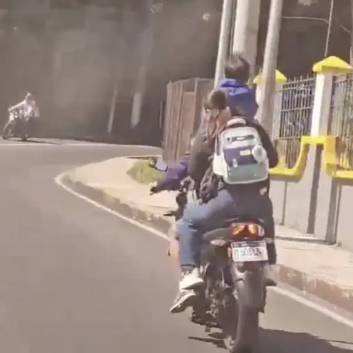 Video captado en carretera de Santa Catarina Pinula. ,Captura de pantalla video de X.