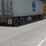 Reportan bloqueos en carreterast