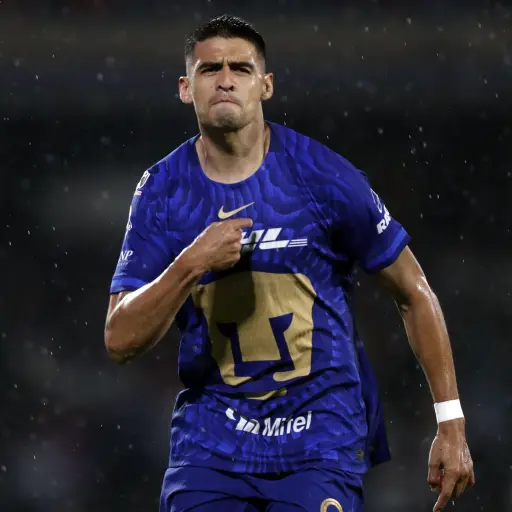 Delantero Guillermo Martínez de los Pumas UNAM