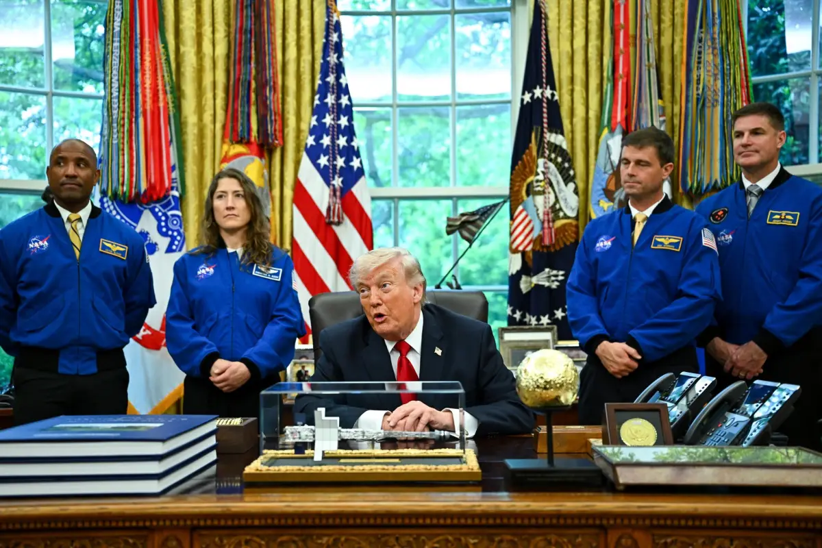 Trump recibe en la Casa Blanca a los astronautas de la misión Artemis II, EFE