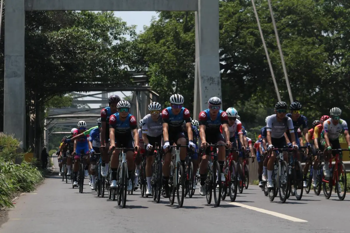 Pelotón de la Vuelta Bantrab 2026 