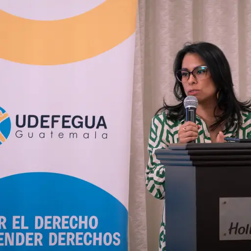 La coordinadora general de la Unidad de Protección a Defensoras y Defensores de Derechos Humanos en Guatemala (Udefegua), Brenda Guillén, habla durante la presentación del informe sobre la situación de defensores de derechos humanos. ,FOTO EFE