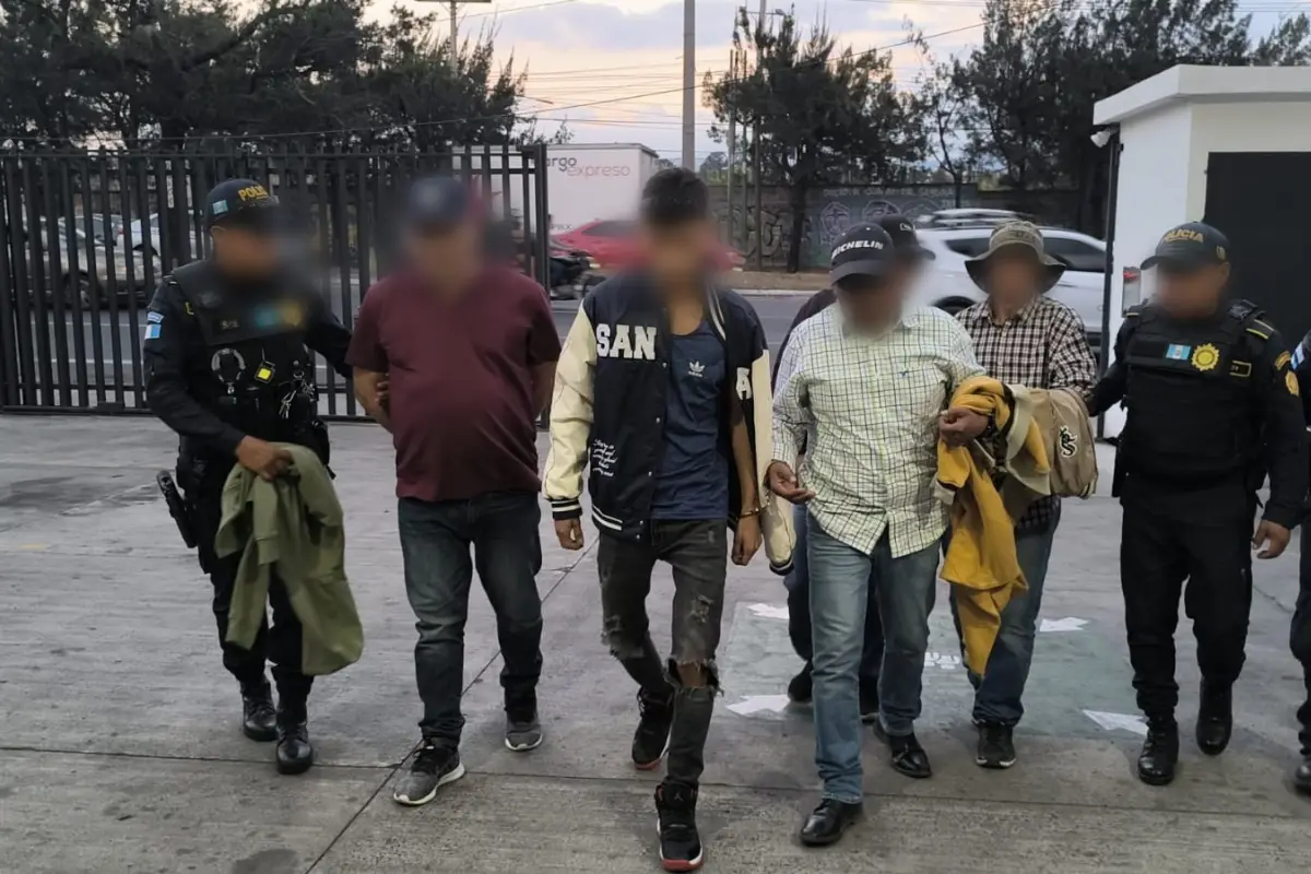 Varios hombres fueron detenidos en Amatitlán por ser los posibles responsables de un ataque armado., PNC de Guatemala.
