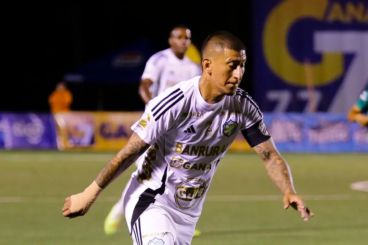 Stheven Robles, capitán de Comunicaciones - Comunicaciones FC
