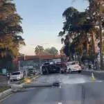 Derriban poste en el kilómetro 15 de la carretera a El Salvadort